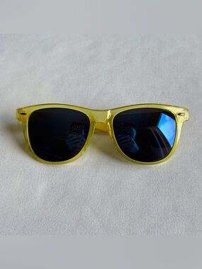 Yellow wayfarer sunglasses